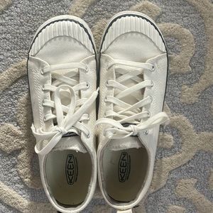 Keen womens sneakers size 9.